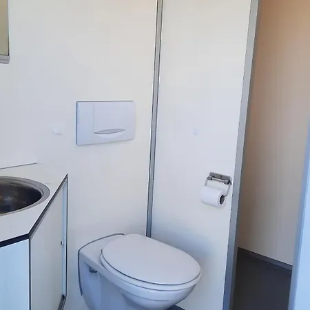 De Rozenbottel Met Prive Sanitair