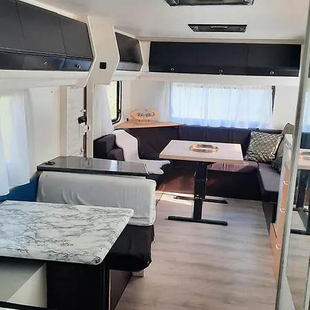 Caravan De Rozenbottel