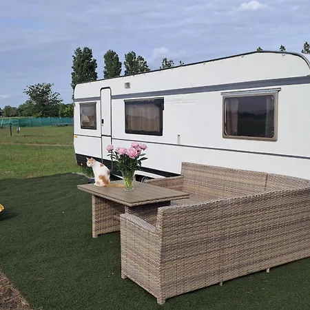 Caravan De Rozenbottel Camping Hensbroek