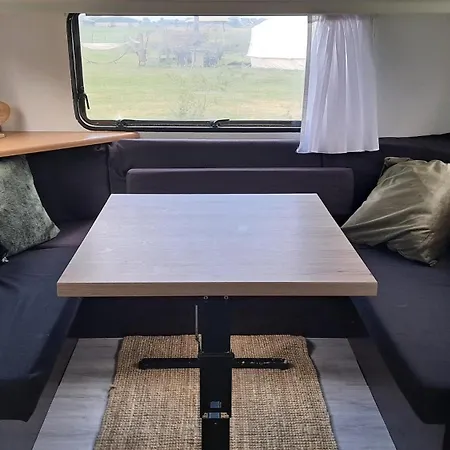 Retro Caravan Met Prive-sanitair *