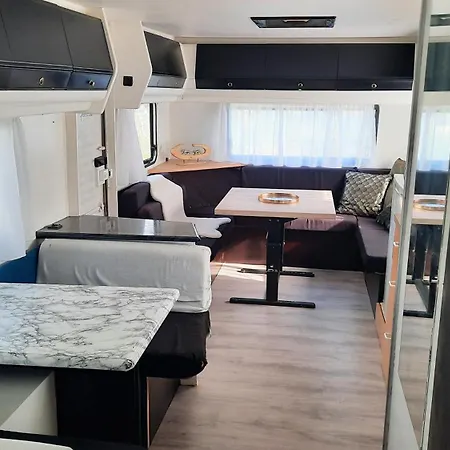 Caravan De Rozenbottel