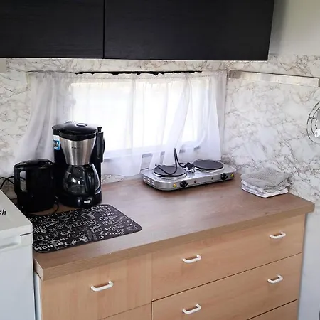 Kemping Caravan De Rozenbottel *